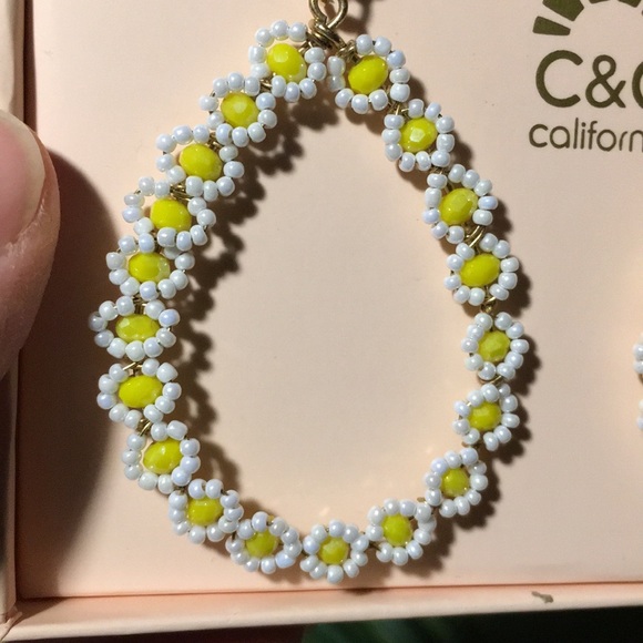 💛C&C California Beaded Designer Earrings 🤍💛🤍 - Picture 7 of 12
